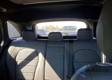 2020 Mercedes-Benz Glc 300 z USA, uszkodzony, nr VIN WDC0G8DB6LF678429